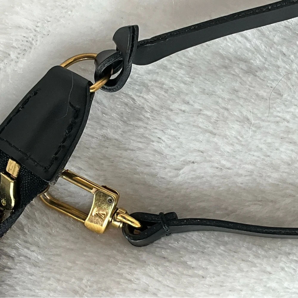 Louis Vuitton Black Epi Pochette Accessories - Picture 6 of 16
